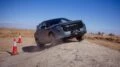 Гибридный кроссовер Jaecoo J7 PHEV на автодроме под Алматы презентация сбоку спереди бездорожье