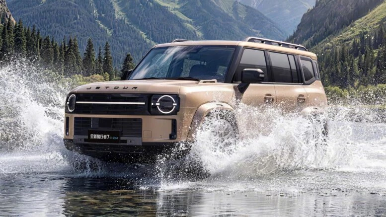 Старт продаж Jetour Traveller 7 объявили в Китае. Бензин или гибрид на выбор Jetour Traveller 7 начали продавать в Китае сбоку спереди кроссовер
