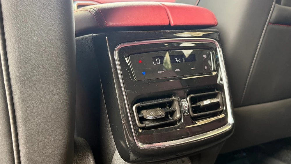 Jetour X70+ Plus в Казахстане тест салон интерьер второй ряд воздуховоды климат
