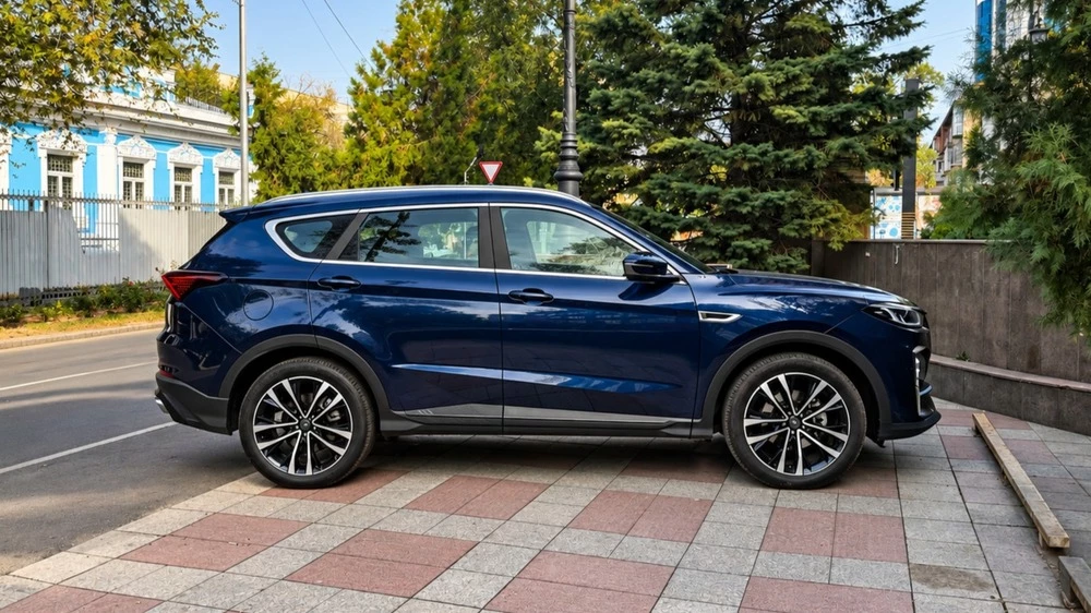 Jetour X70+ Plus в Казахстане тест сбоку