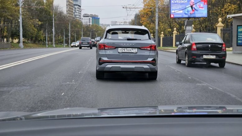 Три модели Jetta со своей задачей не справились. Марка из России не ушла, но ее будущее туманно Jetta VS7 сзади на улице серая