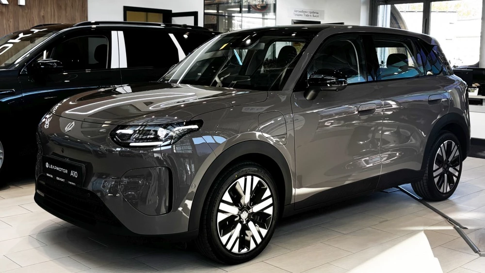 Leapmotor A10 серый спереди сбоку Беларусь