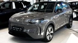 Leapmotor A10 серый спереди сбоку в Беларуси