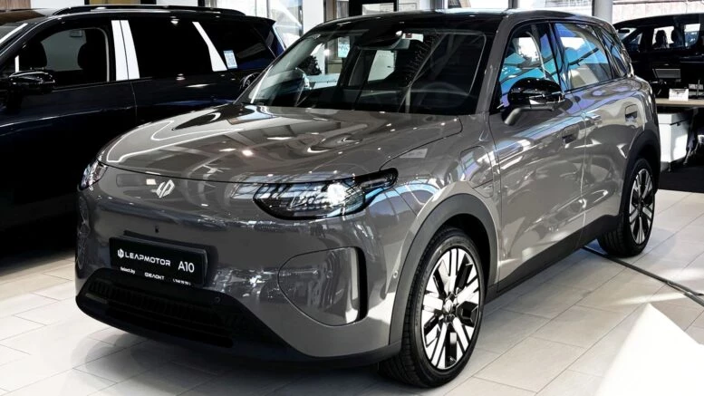 Leapmotor A10 серый спереди сбоку в Беларуси