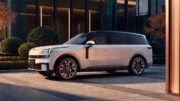 Цена Lynk & Co 900 стала известна в Казахстане кроссовер спереди сбоку белый гибрид