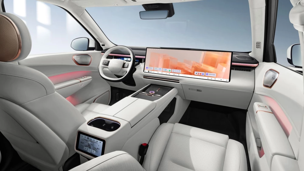 цена lynk co 900 в казахстане салон 6 мест белый центральный экран