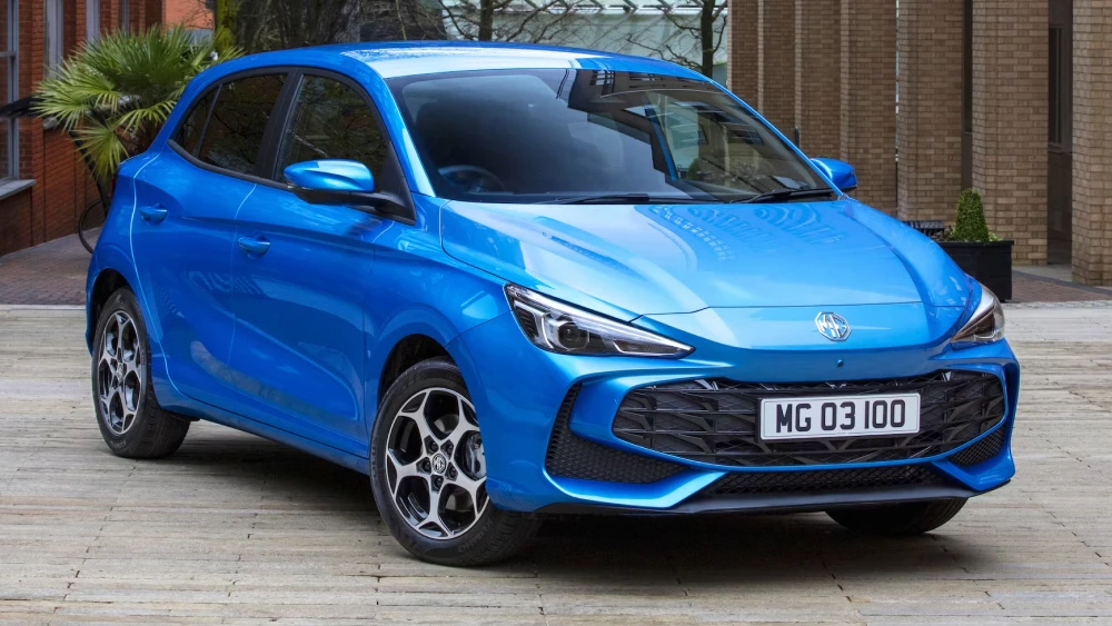 mg3 хетчбэк сбоку спереди синий carwow