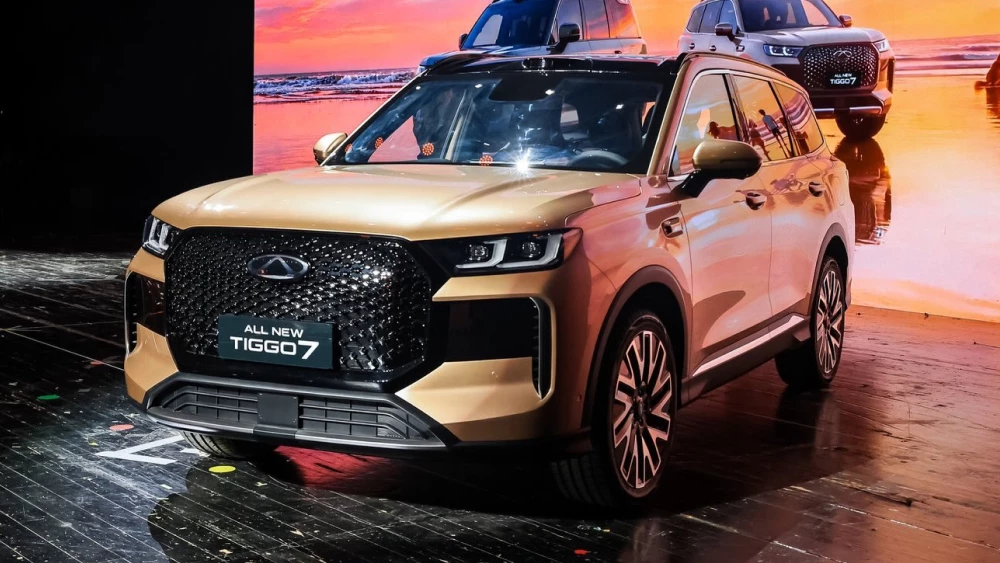 новый кроссовер chery tiggo 7 сбоку спереди