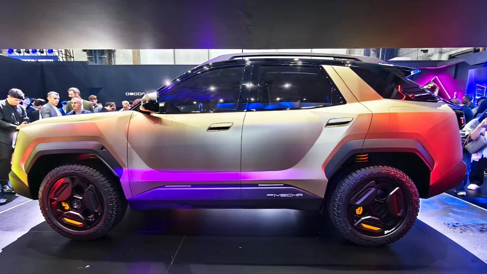 Новый кроссовер Omoda X представили в Китае сбоку