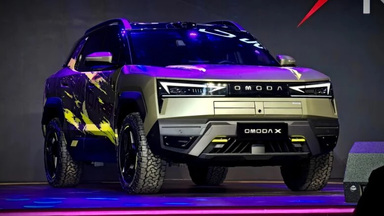 Новый кроссовер Omoda X представили в Китае. На ступень выше Omoda C7 Новый кроссовер Omoda X представили в Китае сбоку спереди