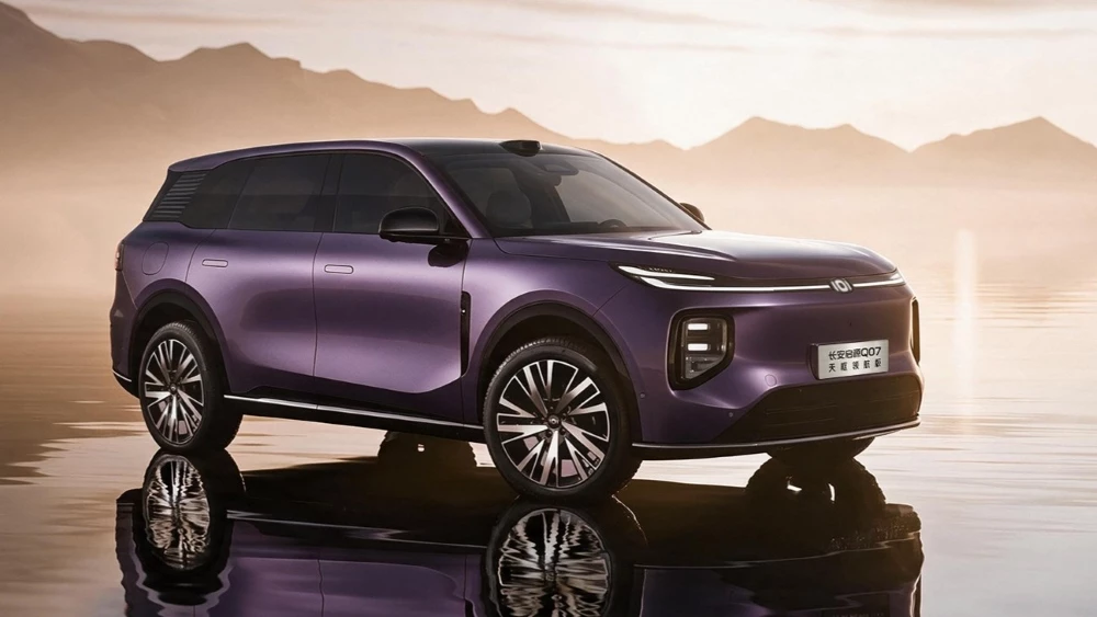 кроссовер changan nevo q07 спереди сбоку