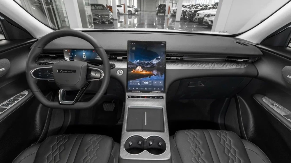 Tenet Plus L6 салон интерьер новый купить у дилера в автосалоне Пелетон в Москве