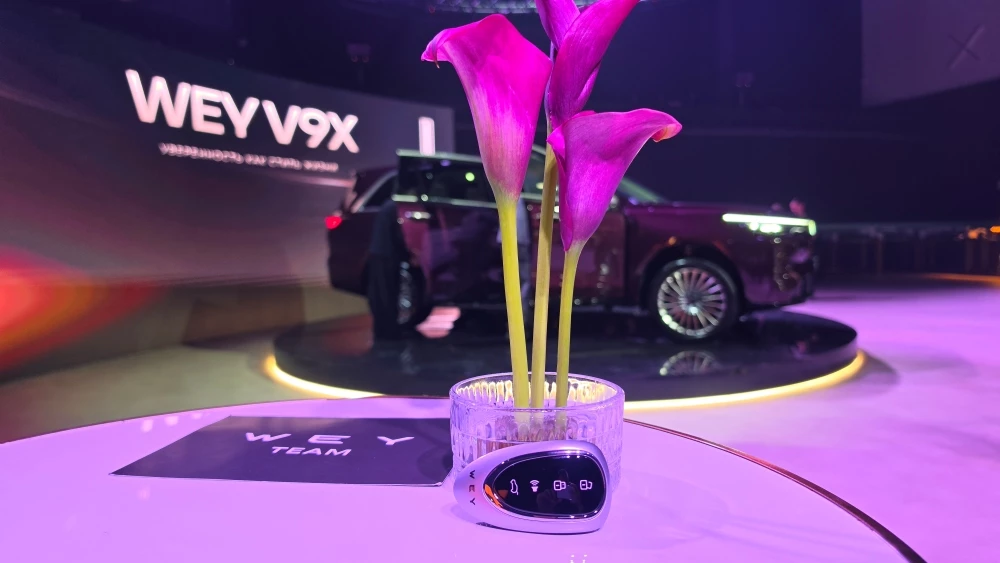 Wey V9X презентация в России сбоку ключ